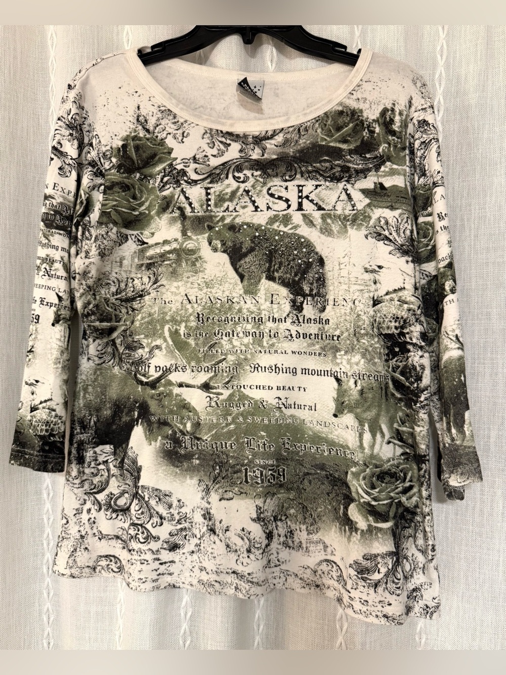Alaskan wildlife, Black/white embellished 3/4  sleeve Creative Apparel top. Sz.L